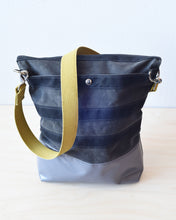 Load image into Gallery viewer, The snap at the back opens to a deep pocket. At 14", most laptops slip right in.