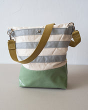 Load image into Gallery viewer, The snap at the back opens to a deep pocket. At 14", most laptops slip right in.