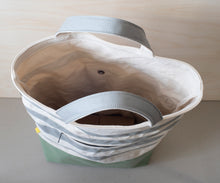 Load image into Gallery viewer, Looking in! (showing the iridescent silver handle version).