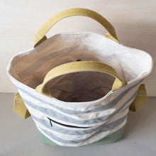 Load image into Gallery viewer, Looking in! (showing the yellow strap handle version).